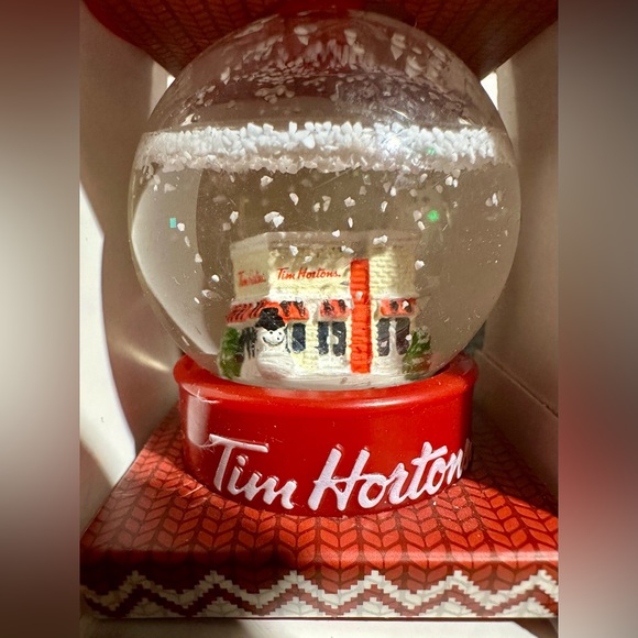 Tim Hortons Snow Globe Christmas Ornament 2015 - Picture 5 of 6